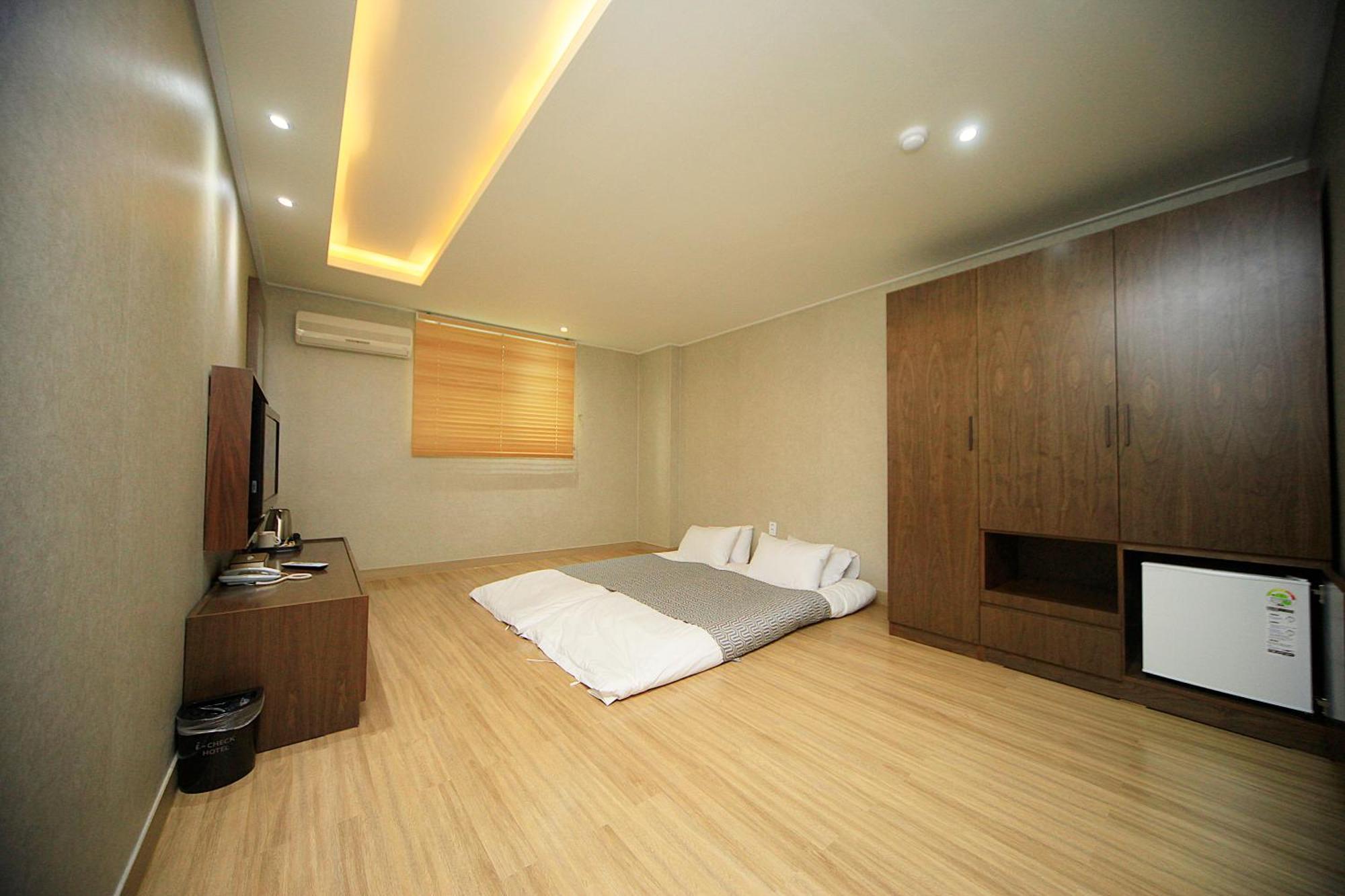 I-Check Hyunjin Hotel Donghae Eksteriør bilde